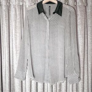 W.G.B. By Walter Baker Black and White Diamond Print Button Down Shirt Medium